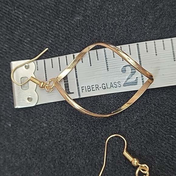 18KT GOLD PLATED TWISTED GEOMETRIC DANGLE EARRINGS - Picture 7 of 7